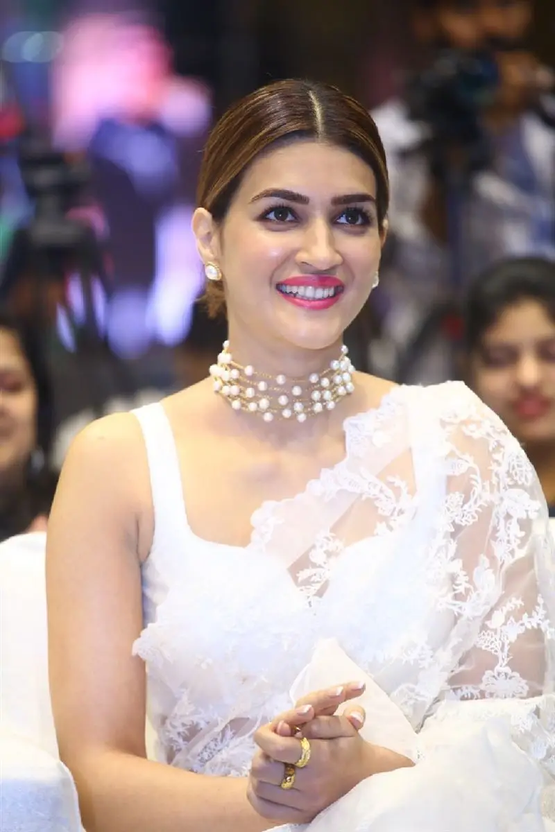 Kriti Sanon Charming Stills In White Saree Sleeveless Blouse